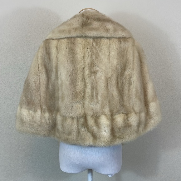La Belle fine furs mink tan shoulder cape - Picture 3 of 7
